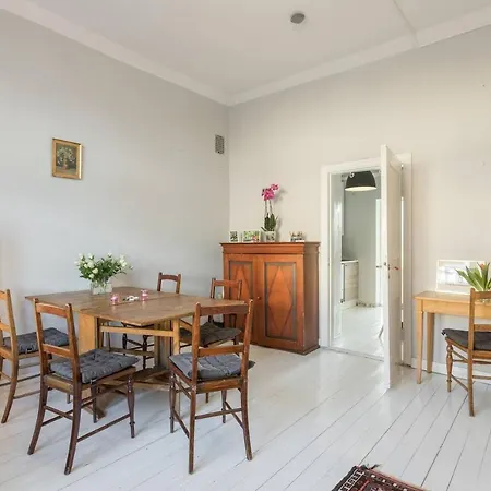 Cosy Quiet Close To The Sea And Parks *