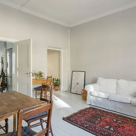 Cosy Quiet Close To The Sea And Parks