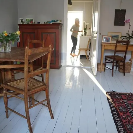 Cosy Quiet Close To The Sea And Parks